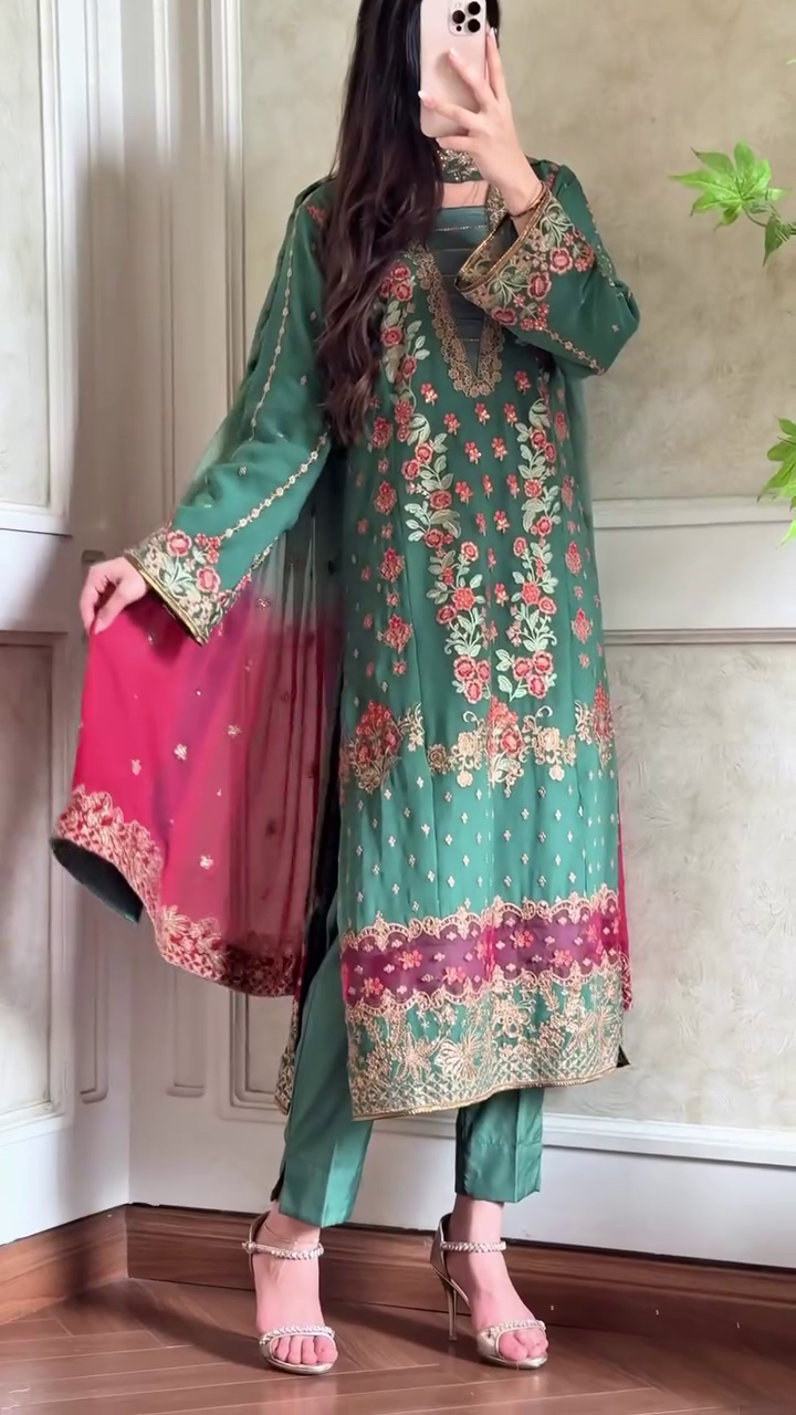Emerald Green Embroidered Festive Suit with Dual-Tone Dupatta 🌿❤️