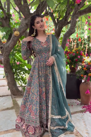 Teal Green Full-Length Anarkali with Intricate Mughal-Inspired Embroidery & Organza Dupatta 🌿✨