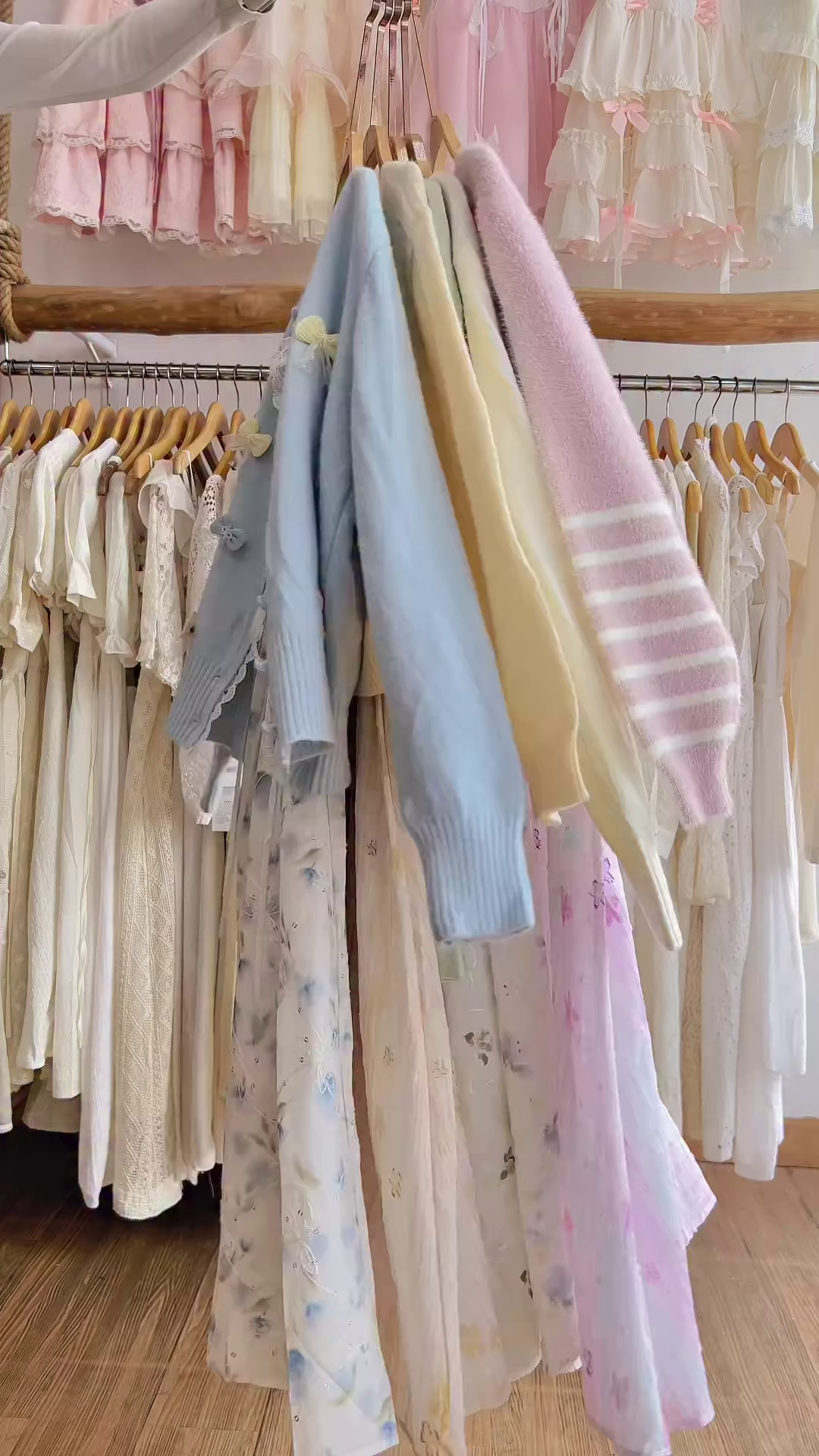 Effortless Fashion for the Modern Woman - Image 2