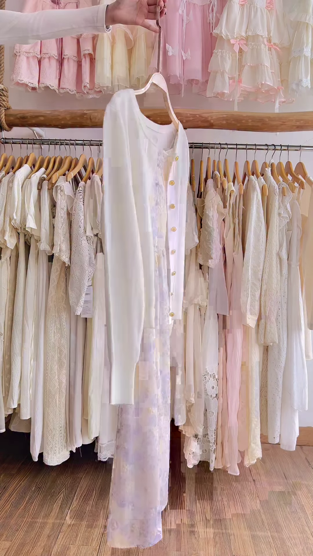 Effortless Fashion for the Modern Woman - Image 4